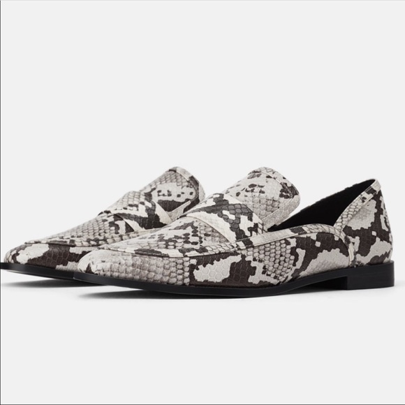 NWT’S 🔥🔥HOST PICK Zara Loafers Snake Print 8 7.5 - Picture 3 of 7